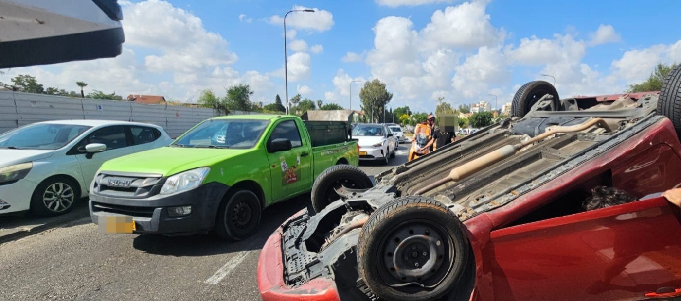 שני פצועים בהתהפכות רכב בראשון לציון