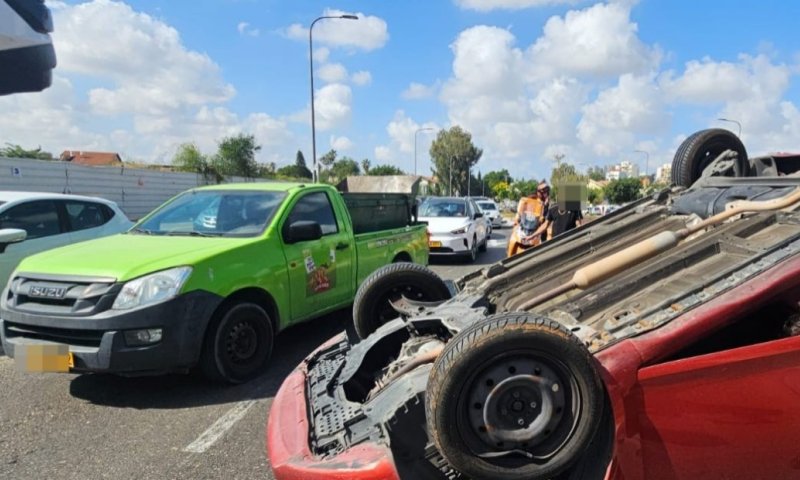 שני פצועים בהתהפכות רכב בראשון לציון