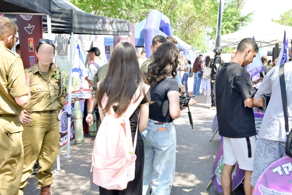 מאות לקחו חלק ב"יום צה"ל" שהתקיים בבת ים