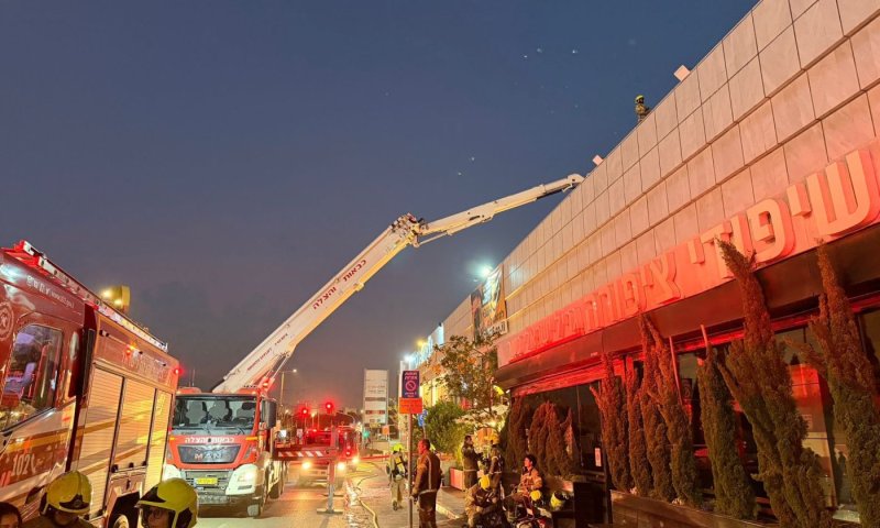 לוחמי האש השתלטו על השריפה במסעדה בראשון לציון