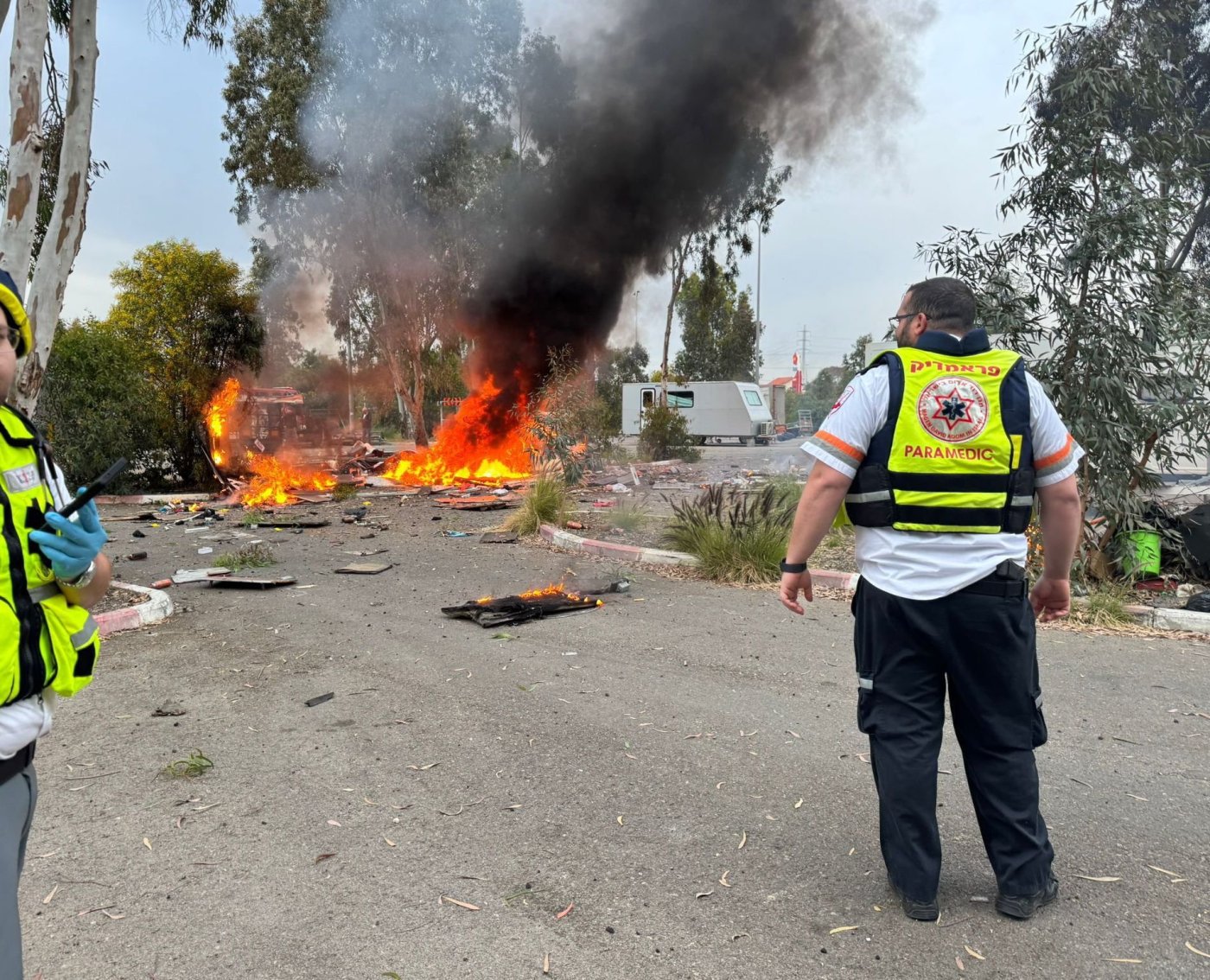 נפילות רסיסים בחולון ובת ים בעקבות מטח טילים מאיראן