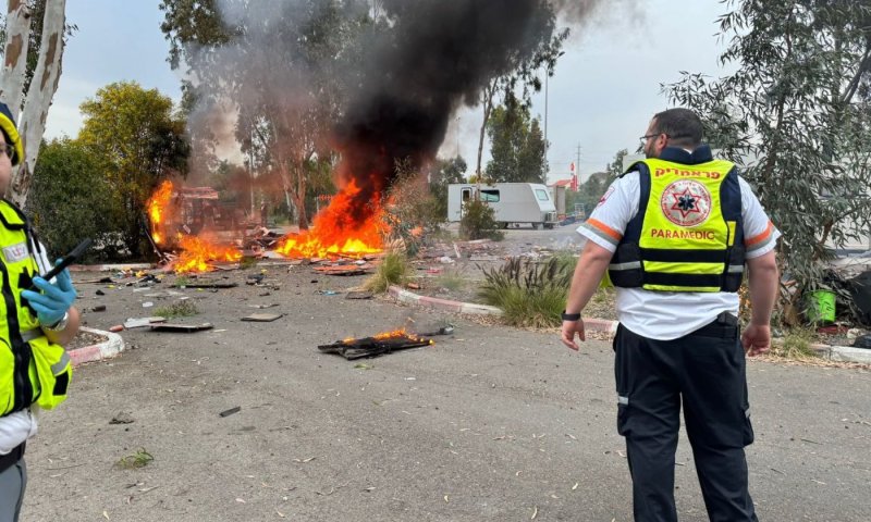 נפילות רסיסים בחולון ובת ים בעקבות מטח טילים מאיראן