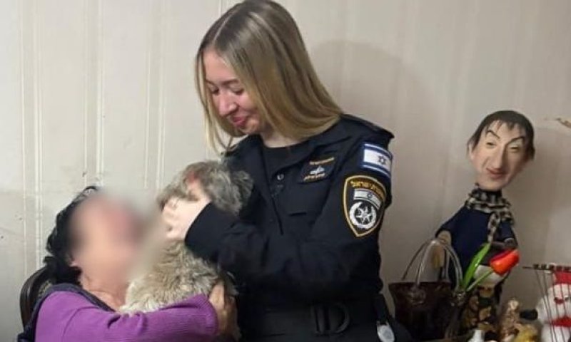 הכלב שאבד נמצא בטיילת בת ים והוחזר אל הבעלים הנרגשת