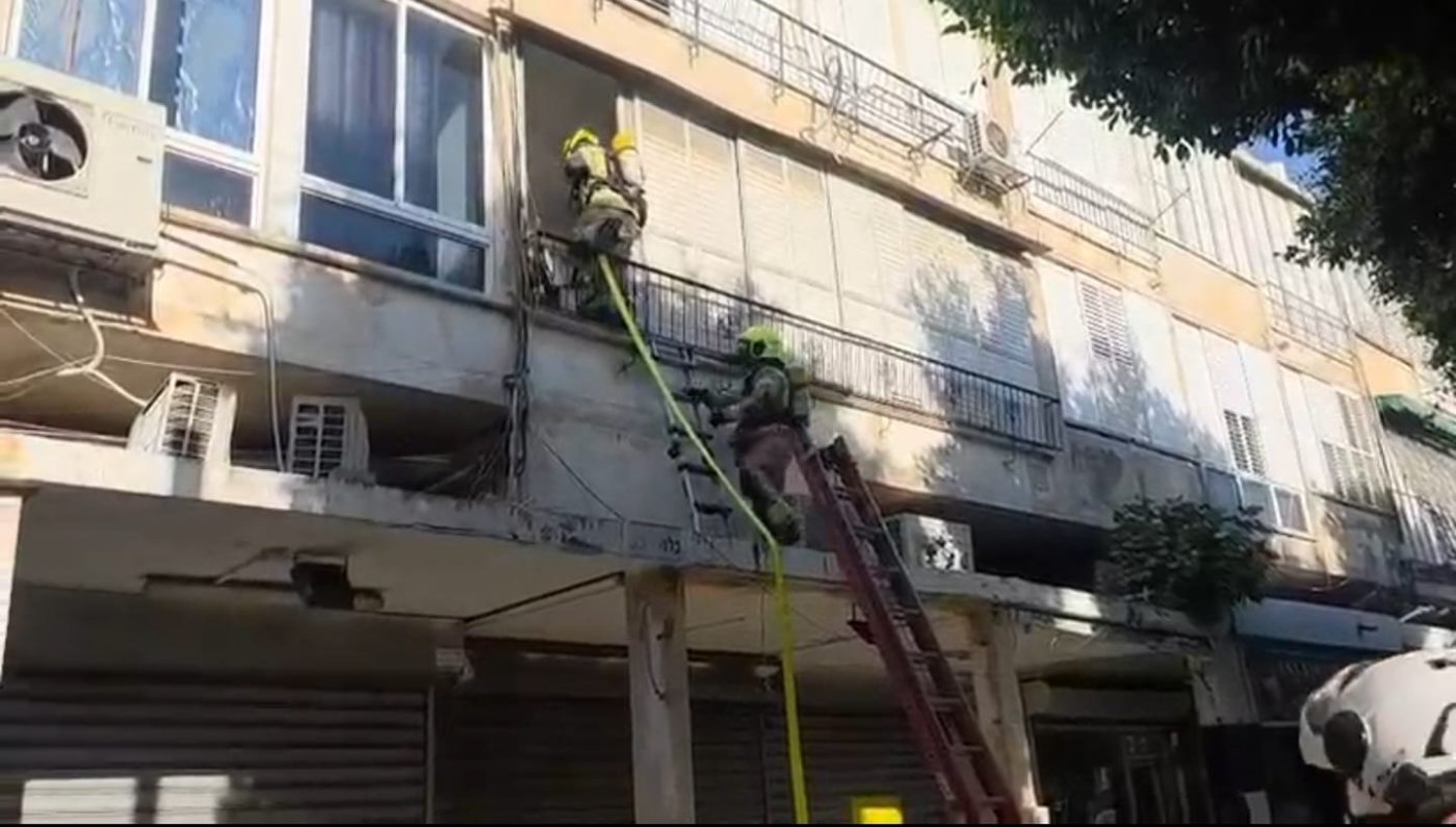 חשש ללכודים בשריפת דירה בבת ים