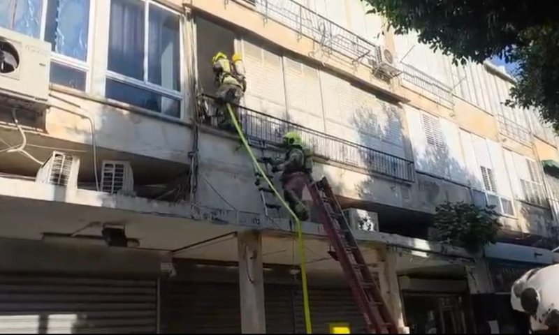 חשש ללכודים בשריפת דירה בבת ים