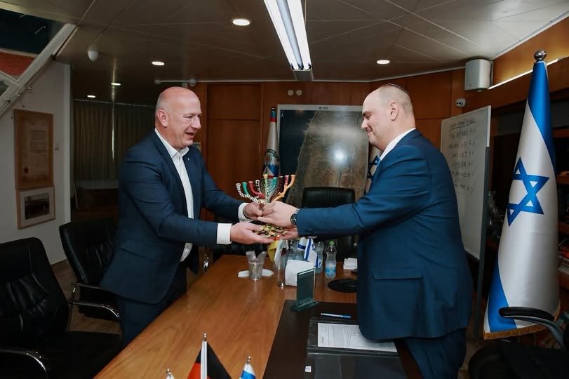 שנה אחרי התקרית האנטישמית, ראש עיריית ברלין התנצל בפני ראש עיריית בת ים