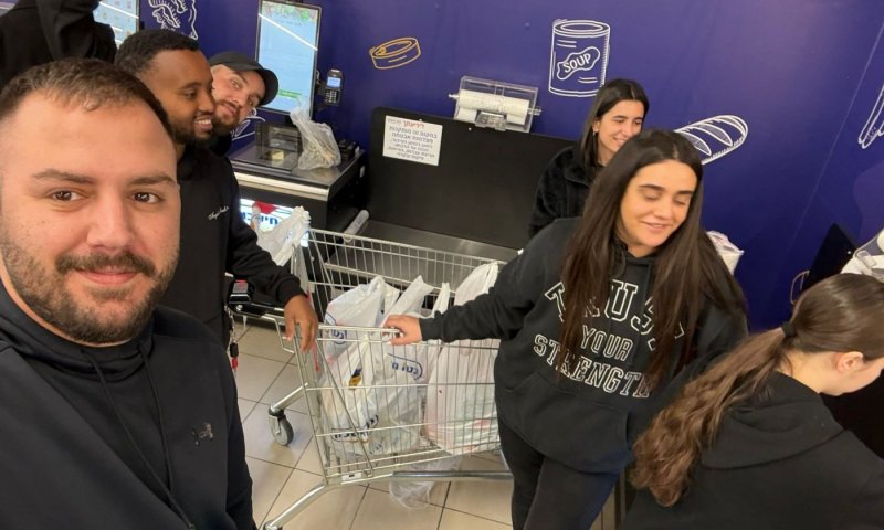 בלשי משטרת בת ים נרתמו למען קשישה במצוקה כלכלית