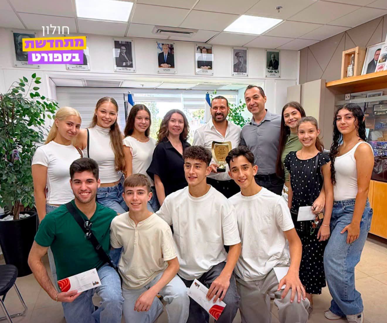 כבוד לאלופים מחולון בלשכת ראש העיר