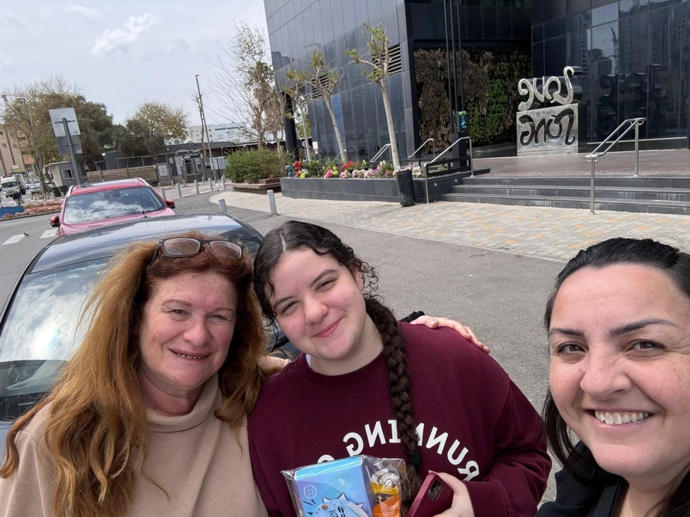 צוות בית הספר שז"ר בבת ים, ביוזמה מרגשת למען תלמידיו