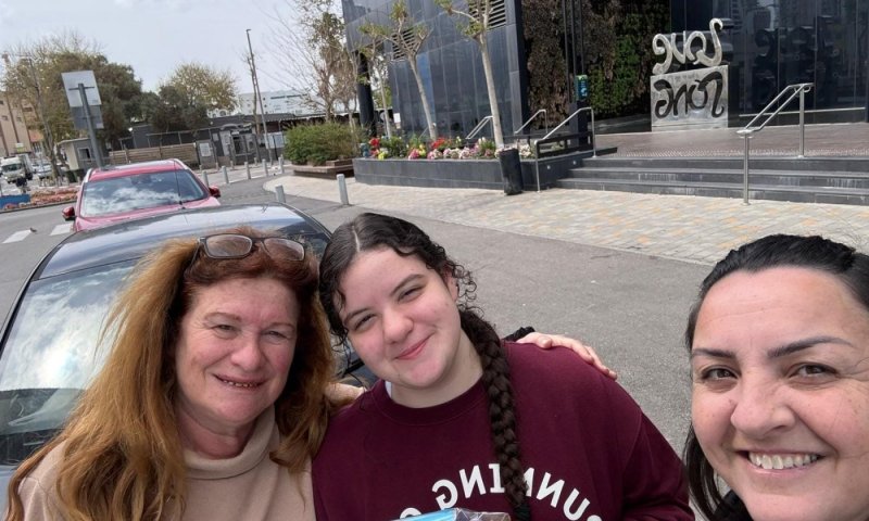 צוות בית הספר שז"ר בבת ים, ביוזמה מרגשת למען תלמידיו