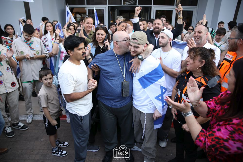 אלבום תמונות מרגש מחזרתו של בר קופרשטיין אל ביתו בחולון