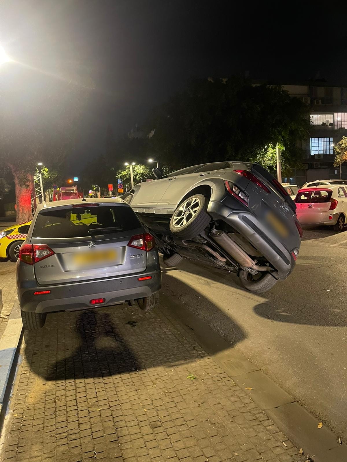 קטין ללא רישיון התהפך עם רכב בחולון