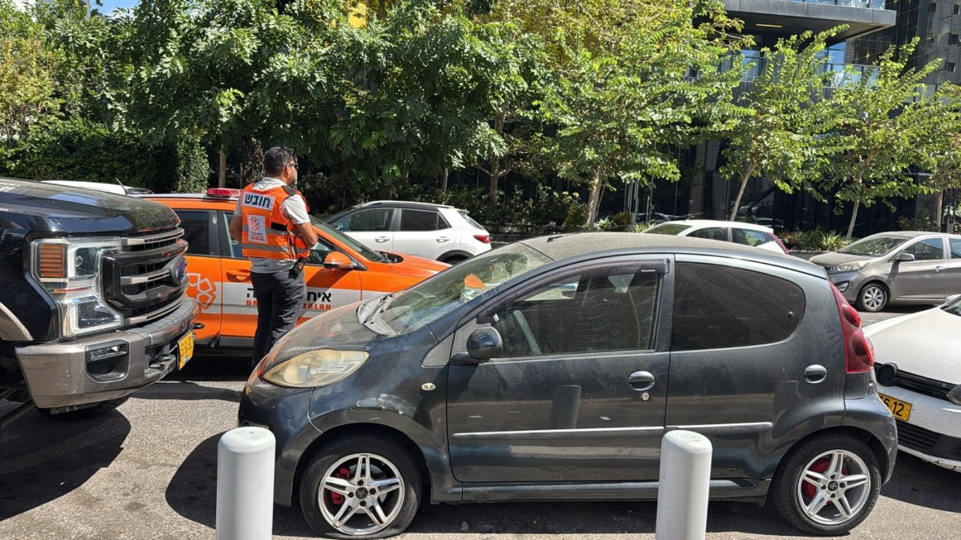 בת ים: נפצע כשהחליף גלגל ברכב שנתקע