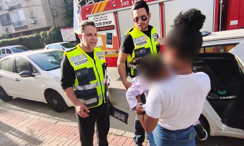 פעוטה ננעלה ברכב במרכז ראשון לציון