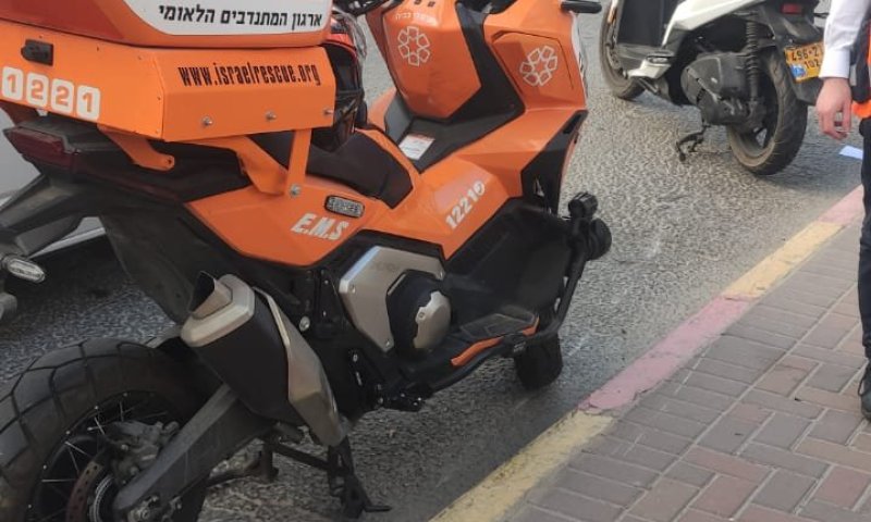 רוכב קטנוע נפצע בתאונה באזור התעשייה חולון