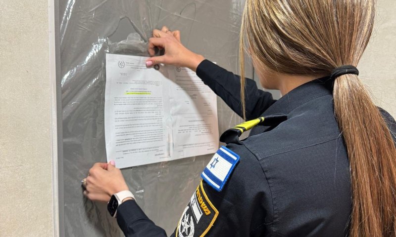 צו סגירה לדירה בחולון בה נתפסו 8 שב"חים