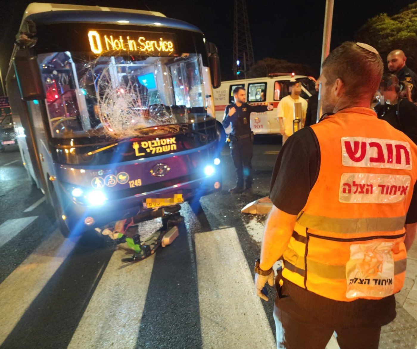 רוכב קורקינט בן 15 במצב קשה אחרי שנפגע מאוטובוס בחולון