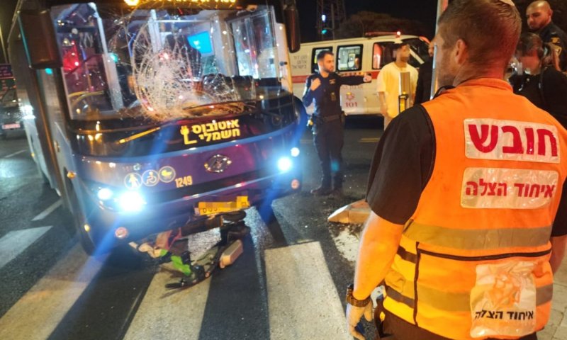 רוכב קורקינט בן 15 במצב קשה אחרי שנפגע מאוטובוס בחולון