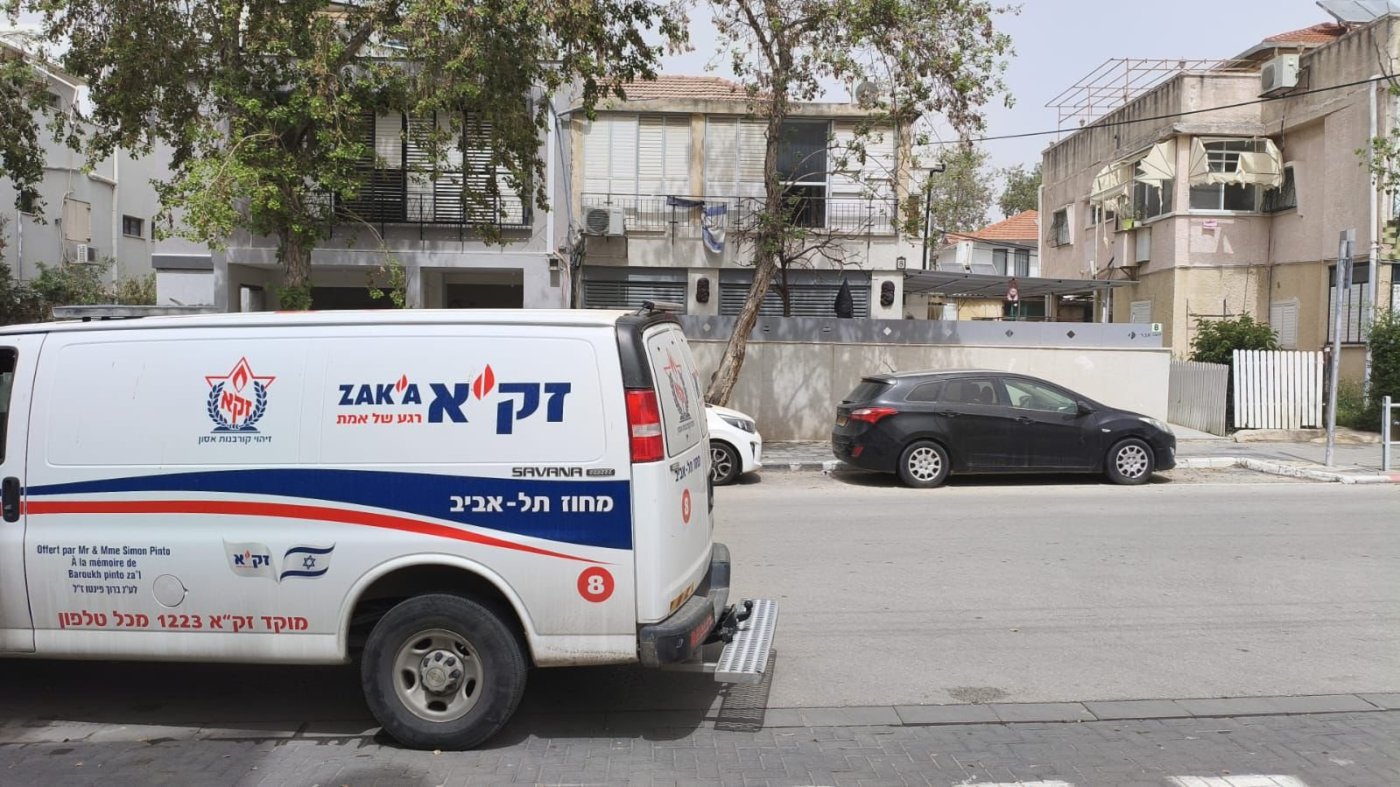 צעירה אותרה ללא רוח חיים בחולון