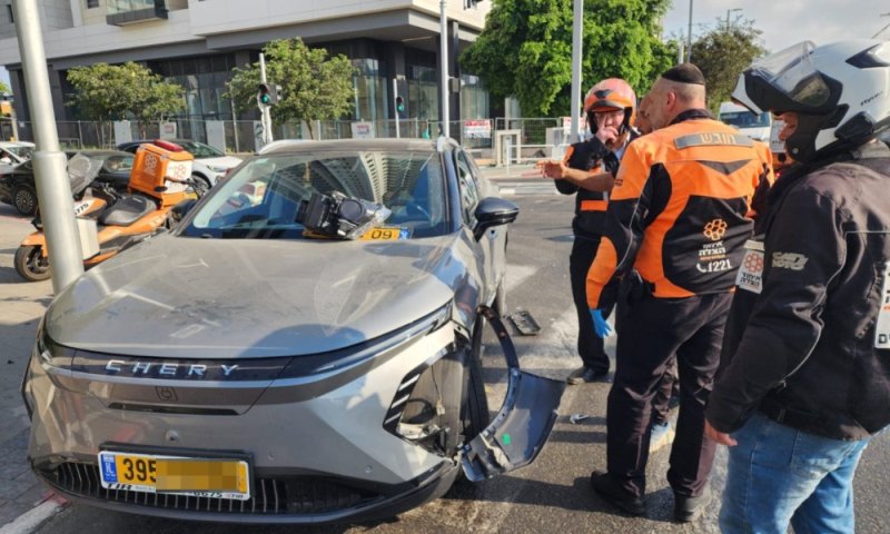 פצוע בתאונה בין שני כלי רכב בבת ים