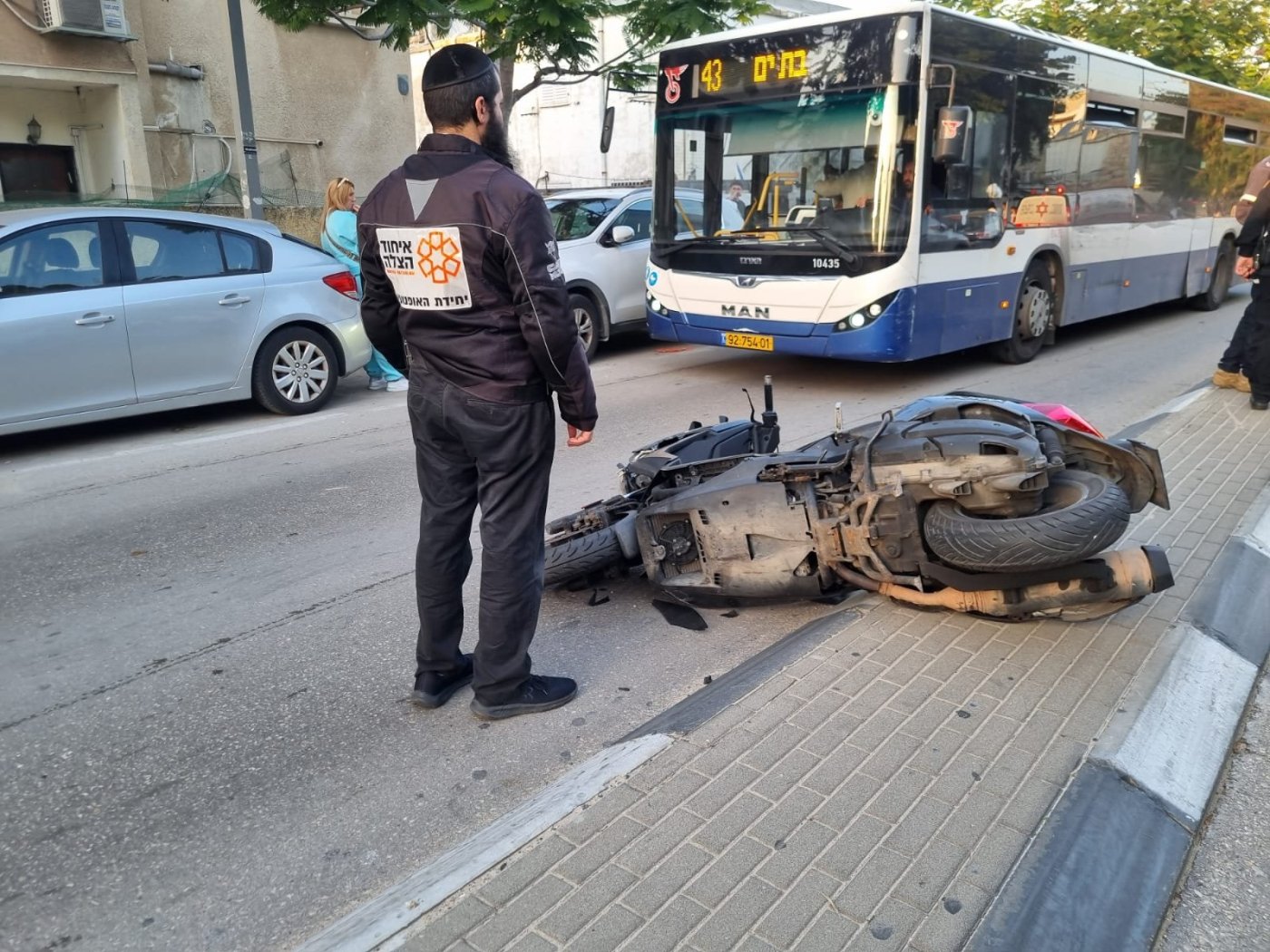 הולך רגל נפגע מאופנוע בחולון