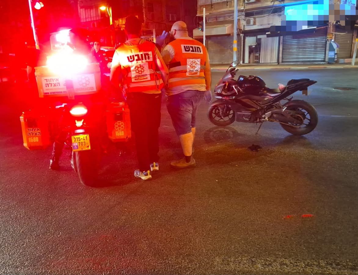 רוכב אופנוע נפצע בתאונה בחולון