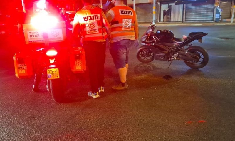 רוכב אופנוע נפצע בתאונה בחולון