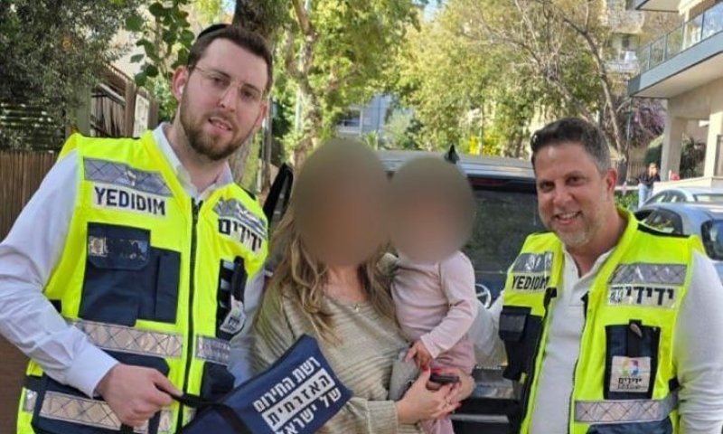 בת שנה וחצי ננעלה בשגגה ברכב במרכז ראשון לציון