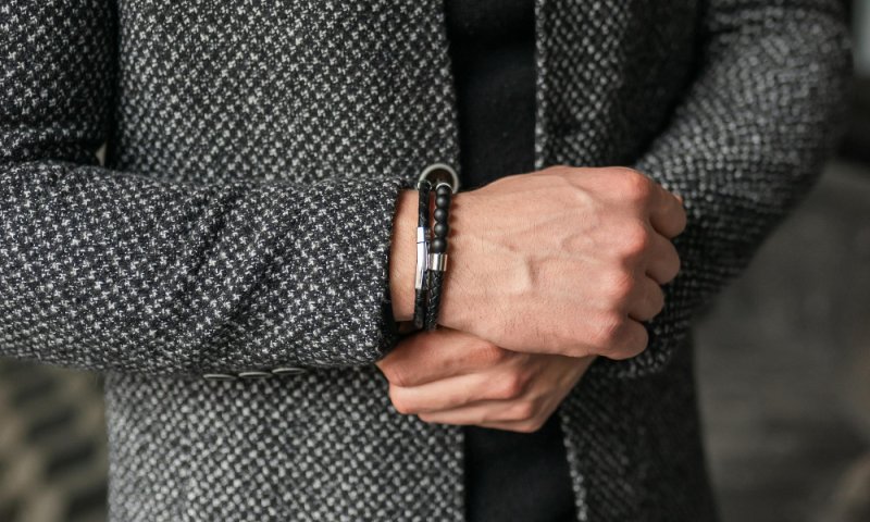 כוחו של פרק היד: למה צמיד הוא האקססורי שכל גבר חייב לעצמו?