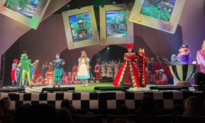 15 אלף צופים ושבחים מקיר לקיר:  מחזמר "אליס בארץ הפלאות" של בימת הנוער רחובות חתם את מופעי חג החנוכה בהצלחה גדולה