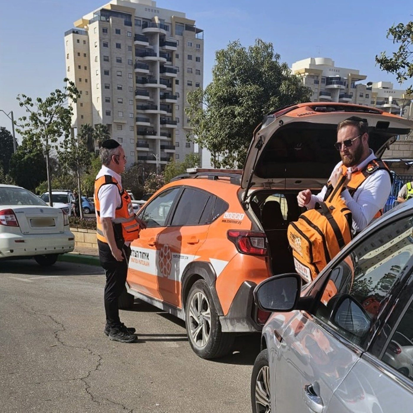 גבר במצב אנוש אחרי שאיבד הכרה במרחב מוגן בראשון לציון
