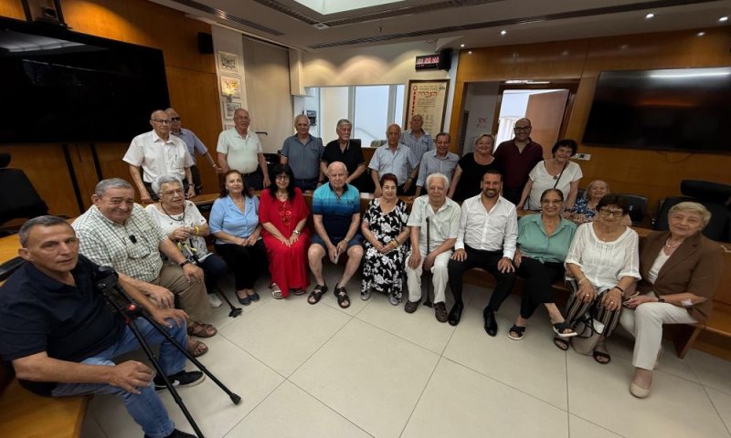 יקירות ויקירי העיר חולון הוזמנו להרמת כוסית במליאת העירייה