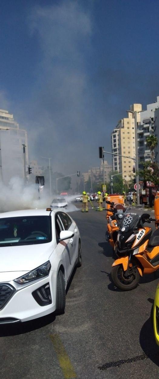 רכב עלה באש בשכונת בן גוריון בחולון