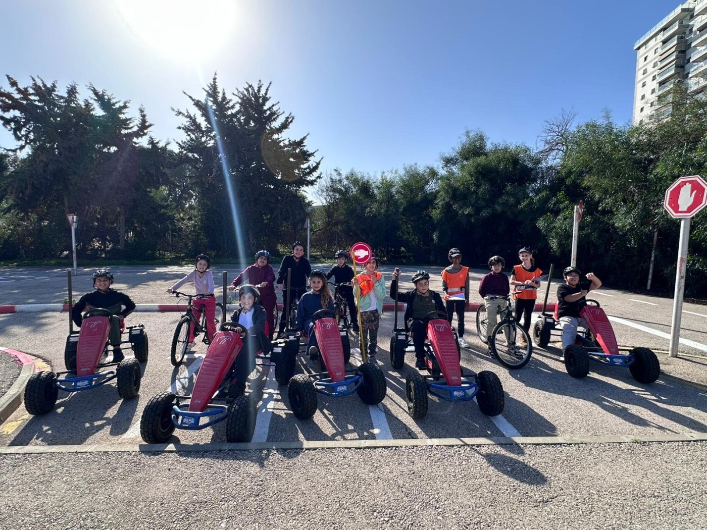 המרכז לבטיחות בדרכים בת-ים, בי'ס יגאל אלון