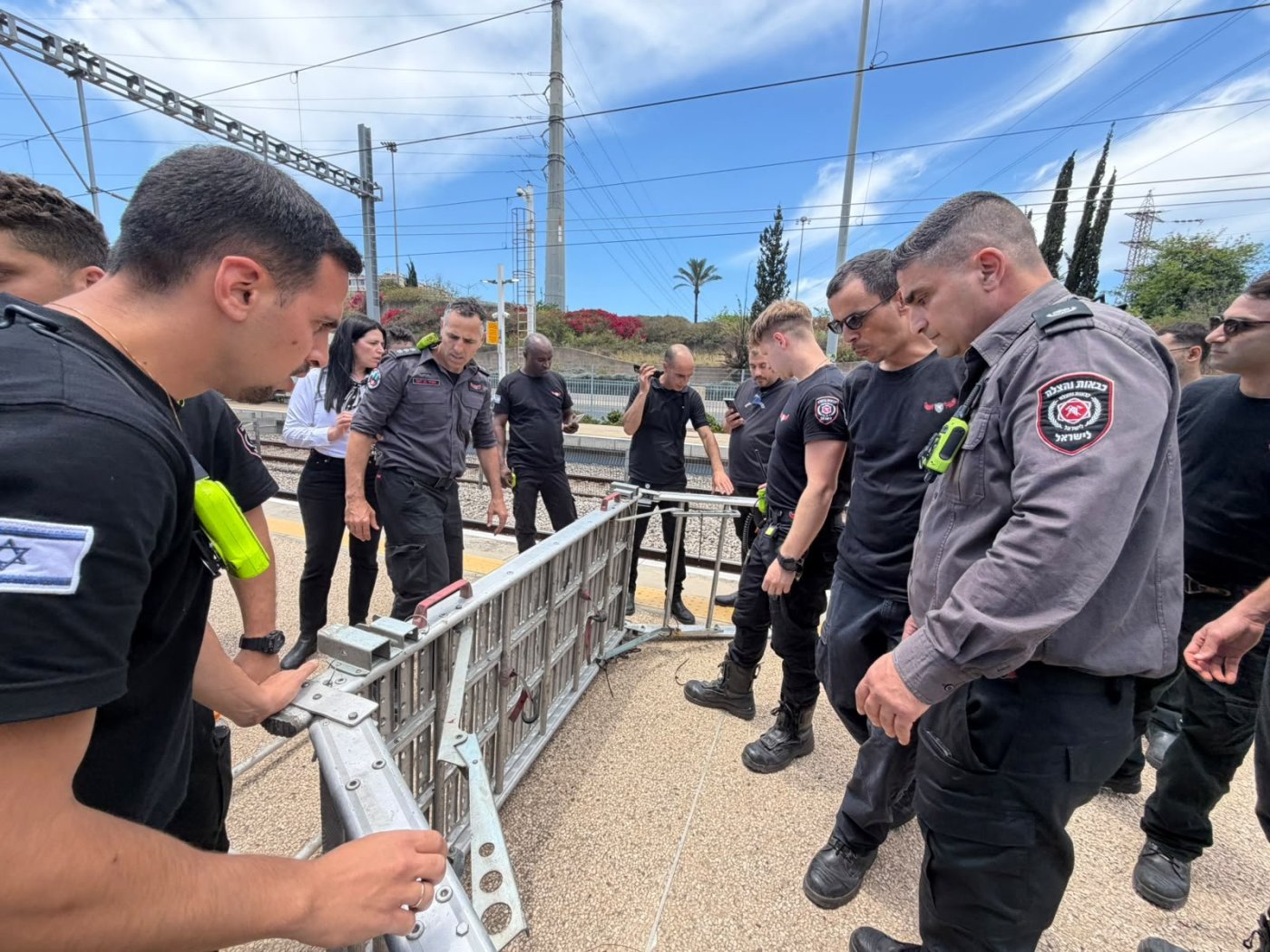 לוחמי האש של חולון ערכו תרגיל בתחנת הרכבת וולפסון