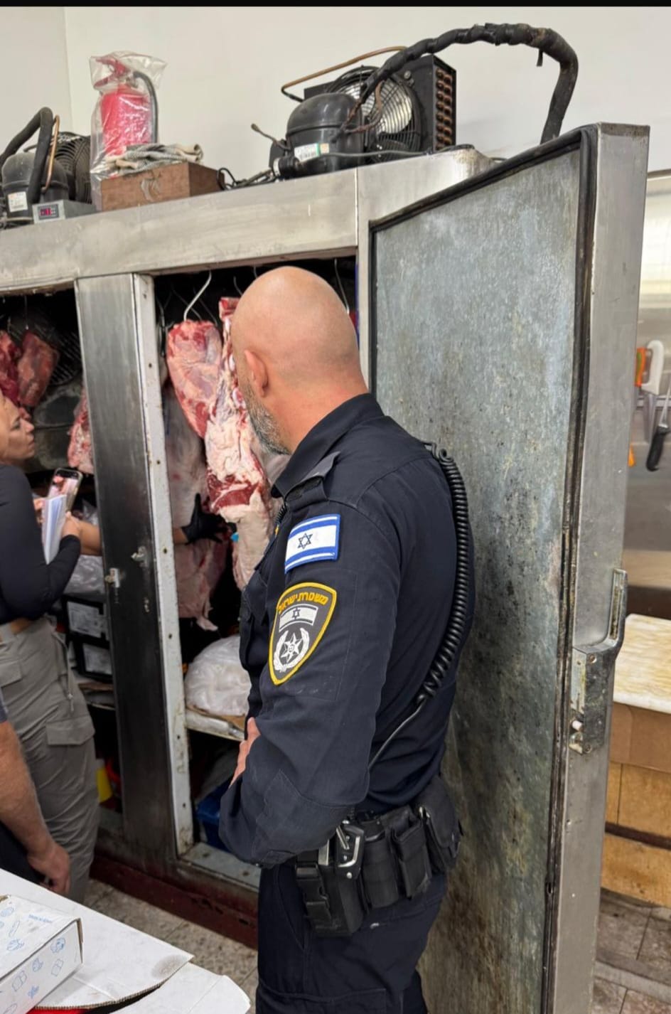 חצי טון בשר שאינו ראוי למאכל נתפס בשני עסקים בבת ים