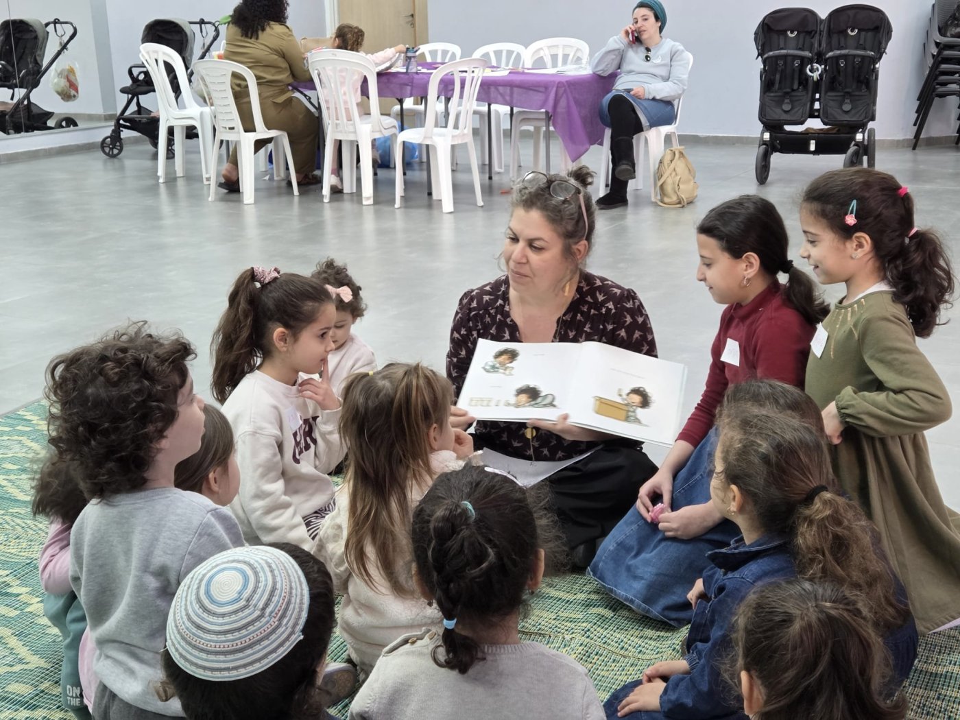 שלל פעילויות במקלטים ובזום לתושבי בת ים