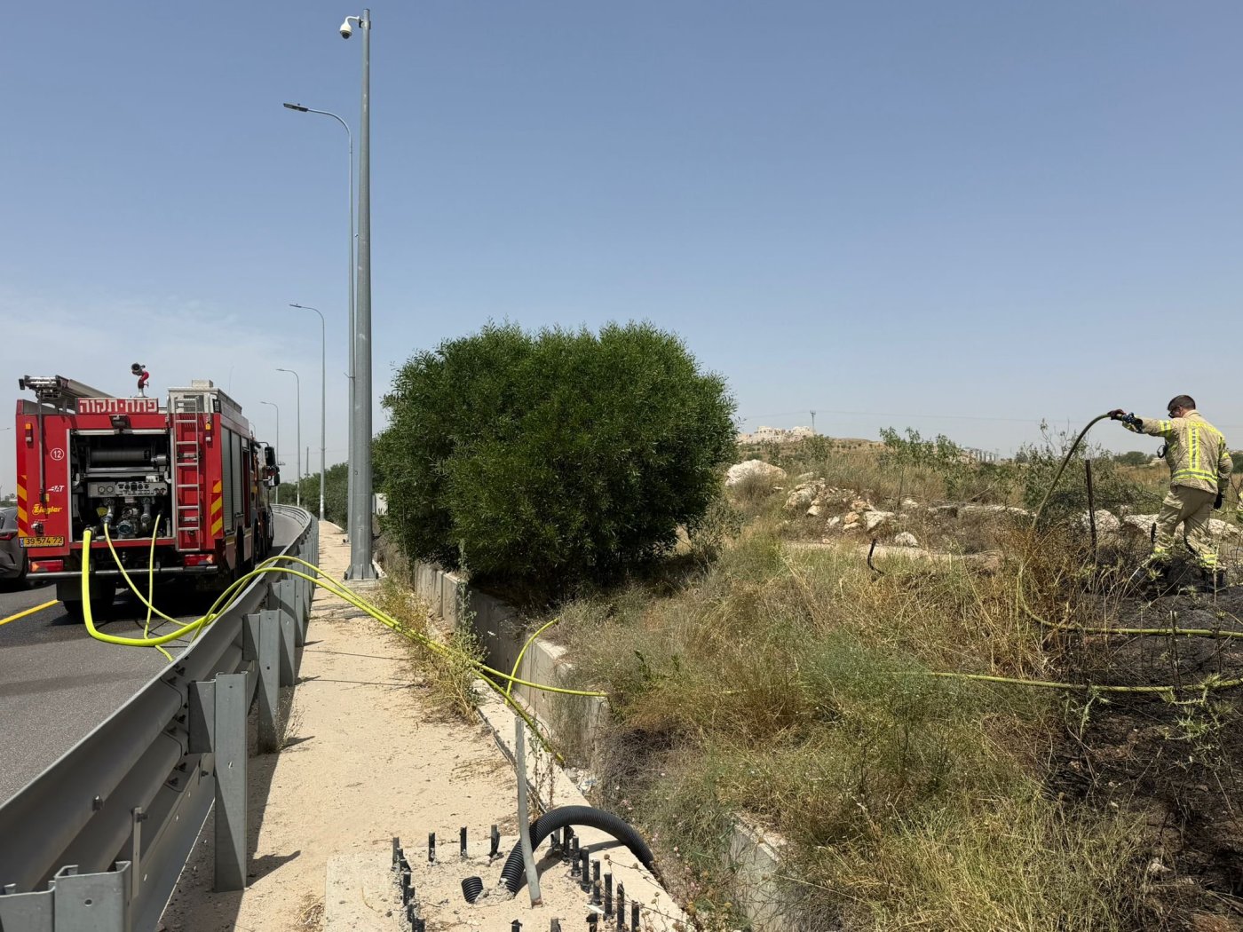 שריפה בשטח פתוח בחולון