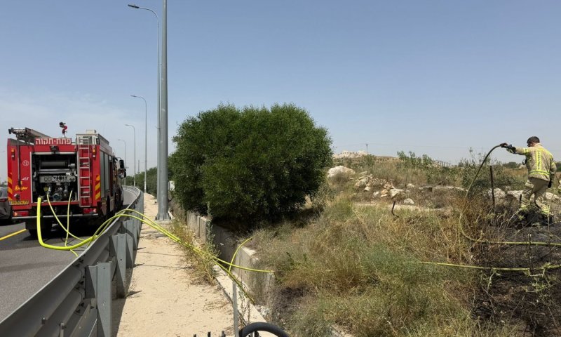 שריפה בשטח פתוח בחולון