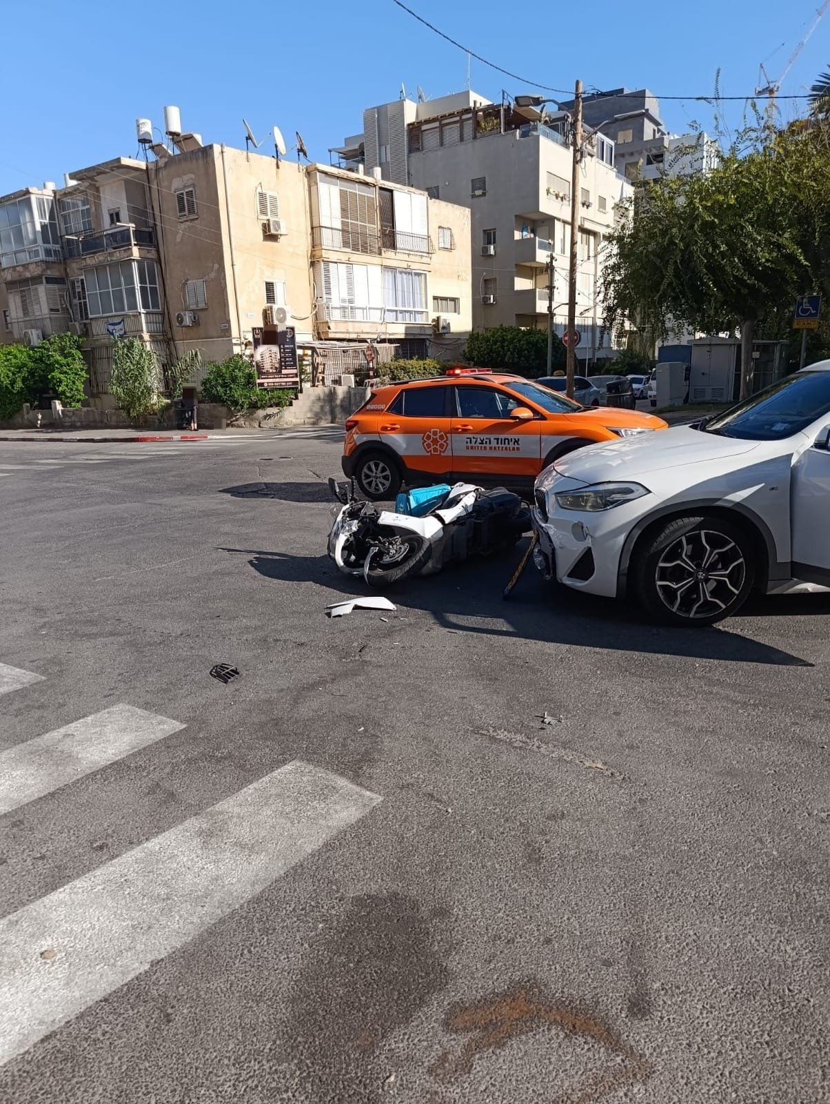 רוכב אופנוע נפצע בתאונה בבת ים