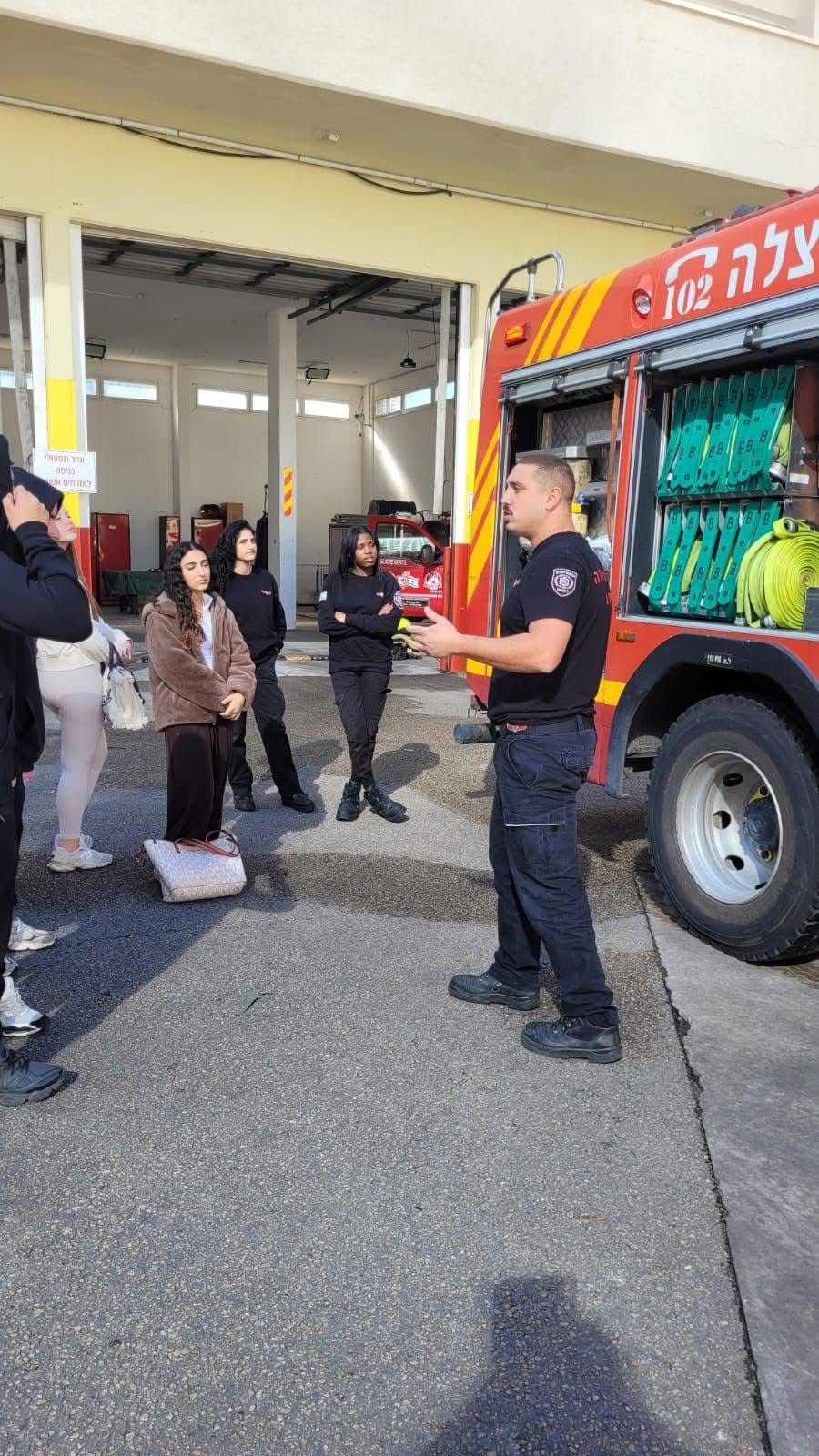דוברות כבאות והצלה