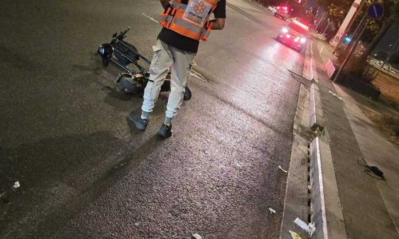 רוכב קורקינט נפגע בתאונה בחולון