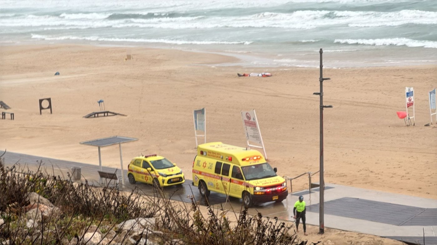 פצוע אנוש בתאונת גלישת עפיפונים בחוף ראשון לציון