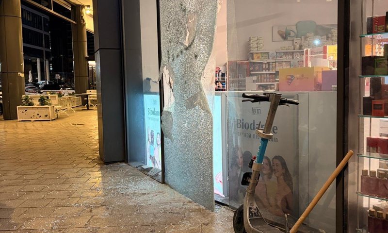 שני קטינים נעצרו זמן קצר אחרי שפרצו לסניף סופר-פארם בבת ים