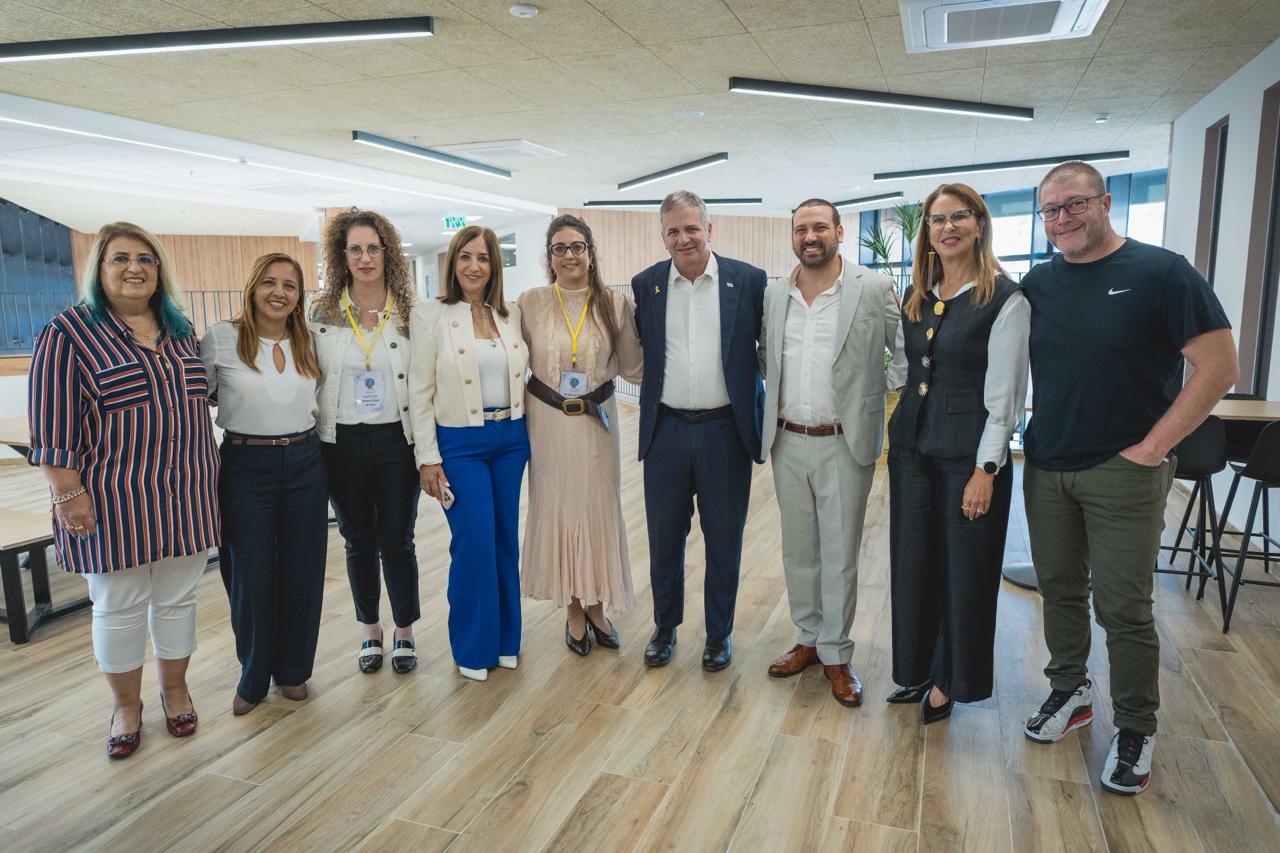 שר החינוך ביקר במוסדות החינוך בחולון
