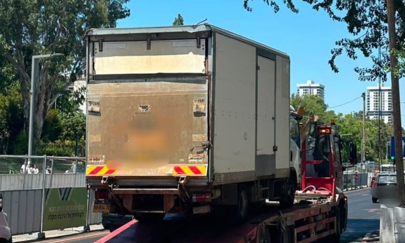 תושב בת ים נהג על משאית עם רשיון של קטנוע