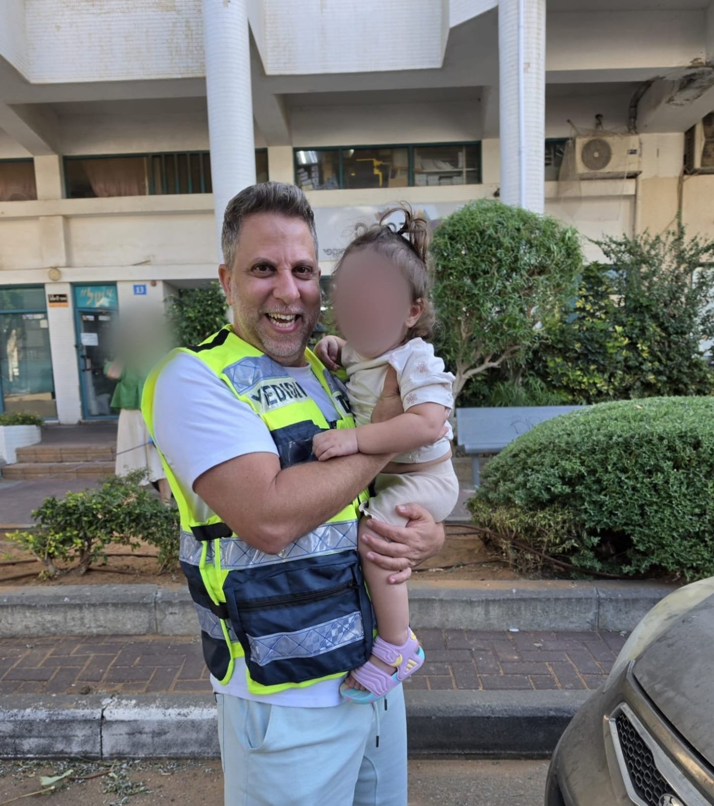 בת שנתיים ננעלה ברכב במרכז ראשון לציון