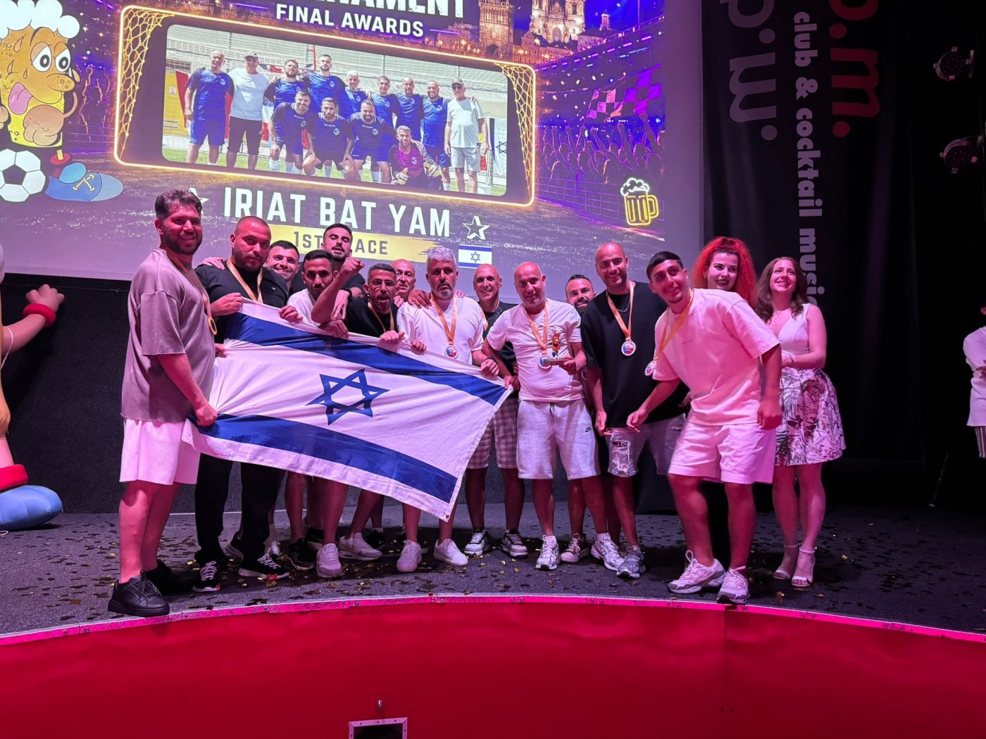 גביע אירופה בידיים של בת ים!