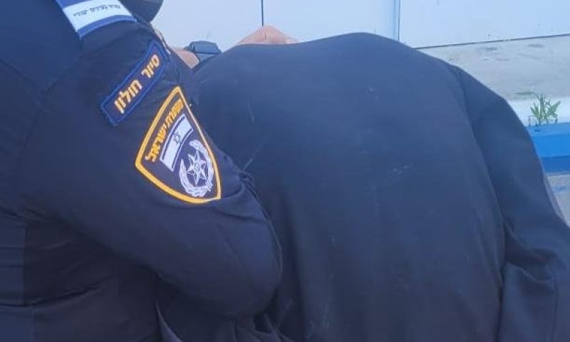 גנב רכב בחולון ונתפס אחרי שפרץ מחסום משטרתי