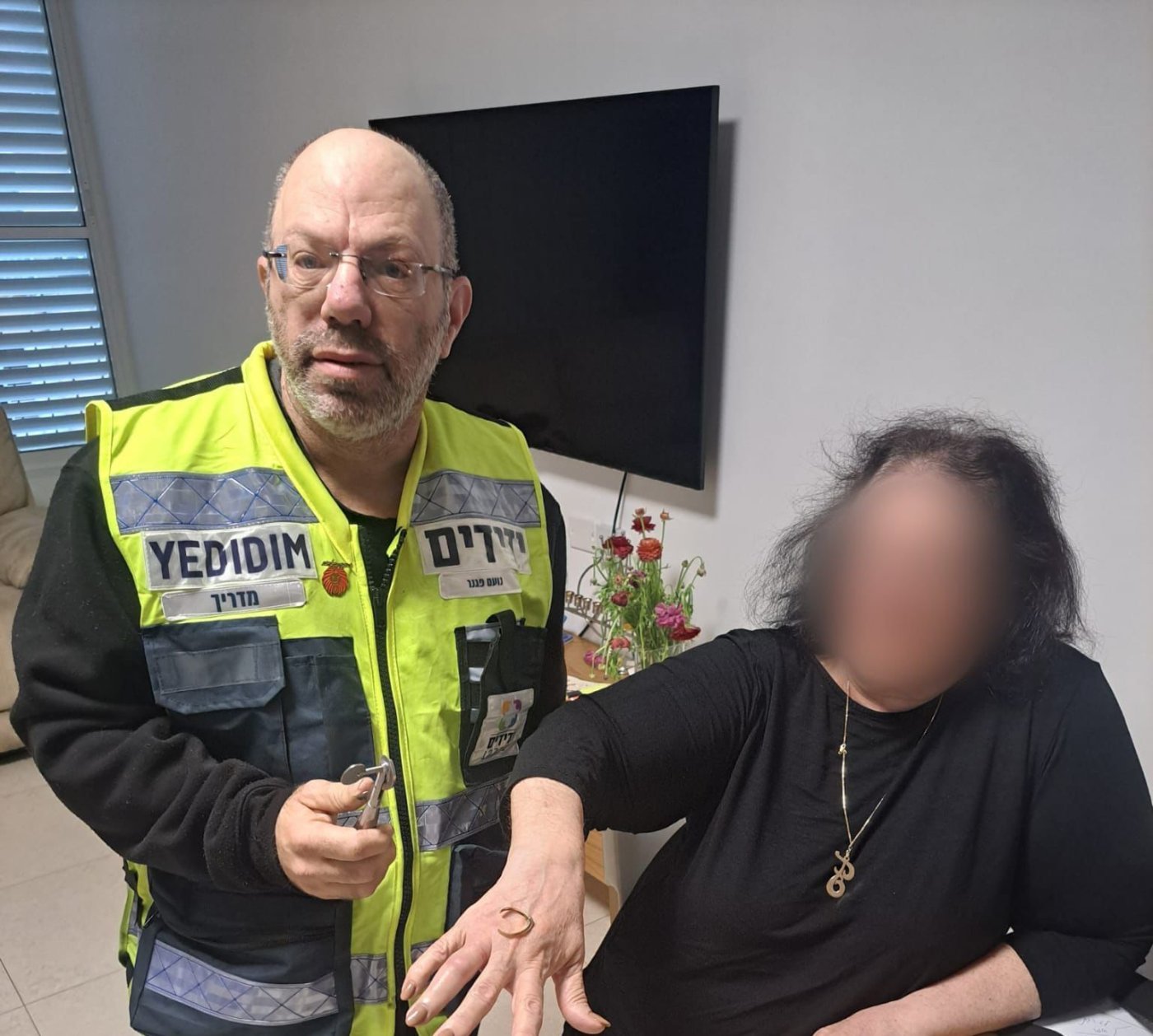 ראשון לציון: מתנדב ידידים הגיע לפנות בוקר לעזור לאישה במצוקה
